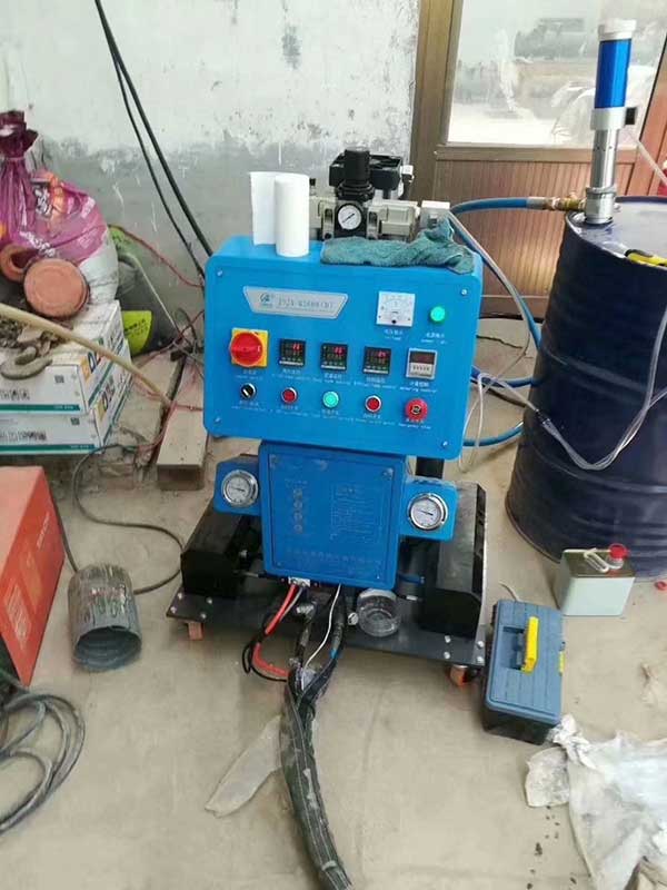 聚氨酯浮球 Q2600D聚氨酯發(fā)泡機 澆注填充工藝(圖2) 定時定量功能的聚氨酯浮球Q2600D聚氨酯發(fā)泡機