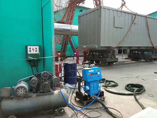 大城縣聚氨酯發(fā)泡機移動房屋保溫施工